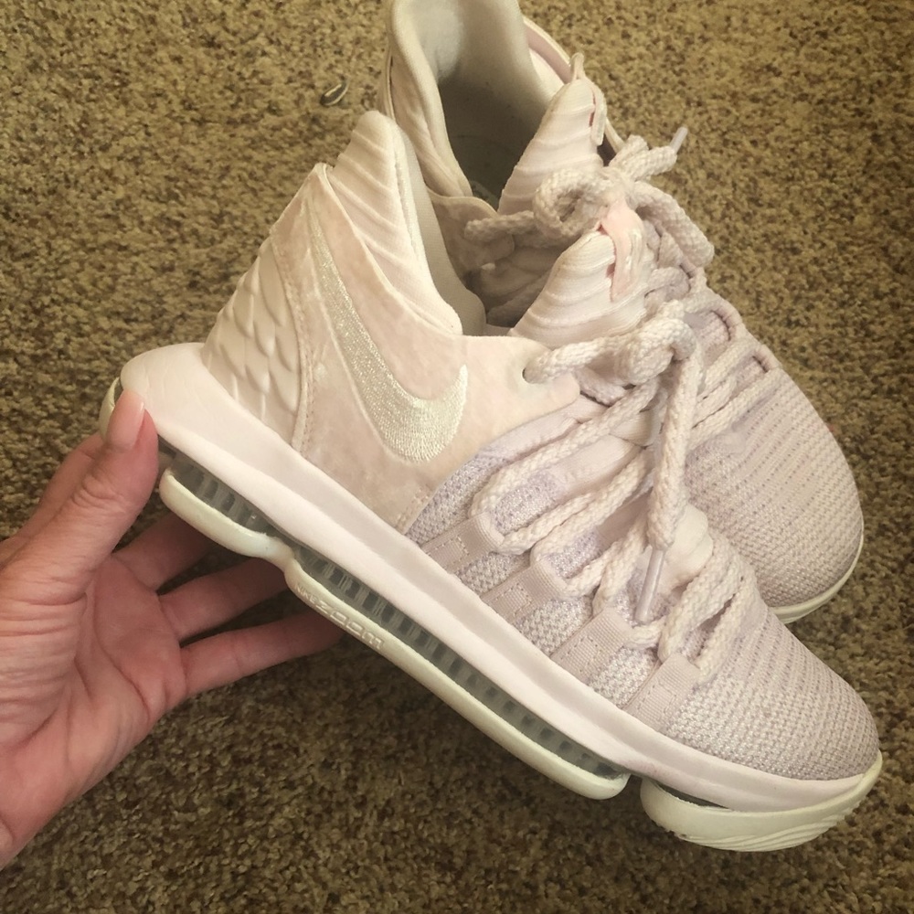 Girls basketball shoes